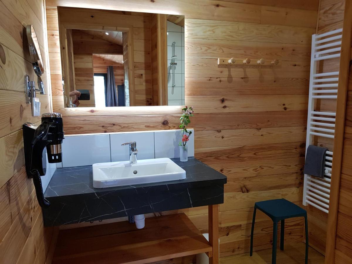 La Cabane Du Jardin Bongheat Bagian luar foto